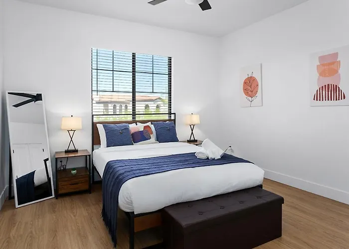 Cozysuites By The Stadium With Pool 05 * Glendale