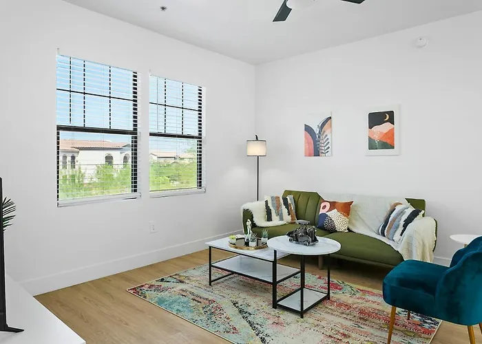 Cozysuites By The Stadium With Pool 05 Apartment Glendale