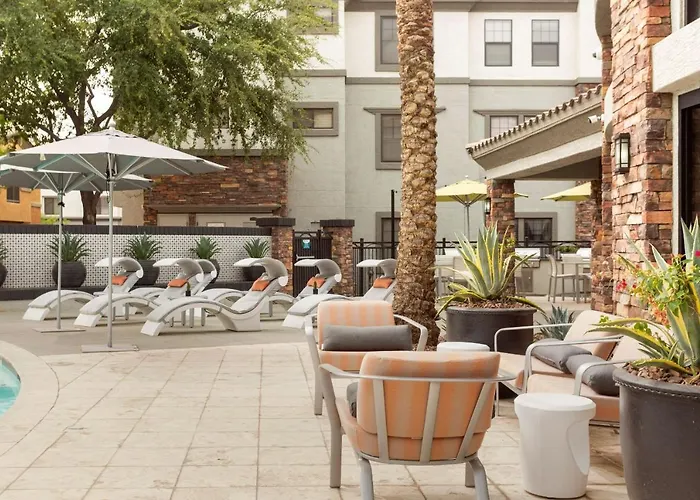 Cozysuites By The Stadium With Pool 05 Glendale