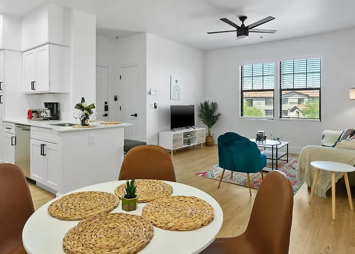 Cozysuites By The Stadium With Pool 05 * Glendale