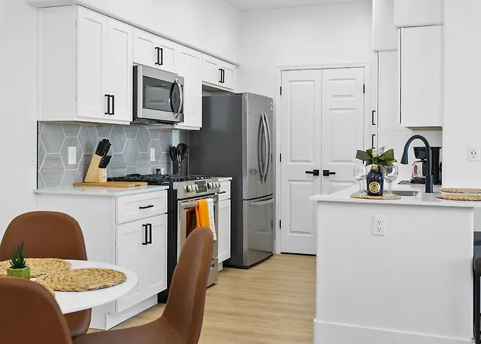Cozysuites By The Stadium With Pool 05 Apartment