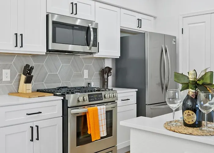 Apartment Cozysuites By The Stadium With Pool 05 *