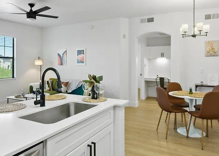 Cozysuites By The Stadium With Pool 05 * Glendale